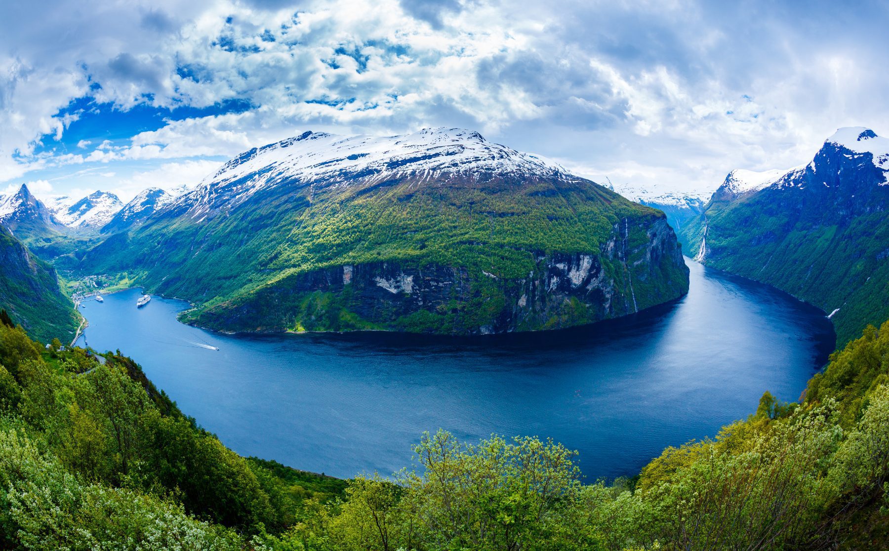 Norway Vacation Packages: Tailored 2024 Trips & Insights