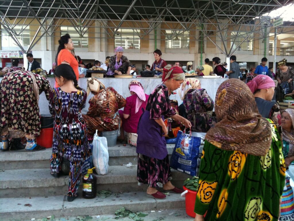 Chorsu Market - active ladies Tashkent